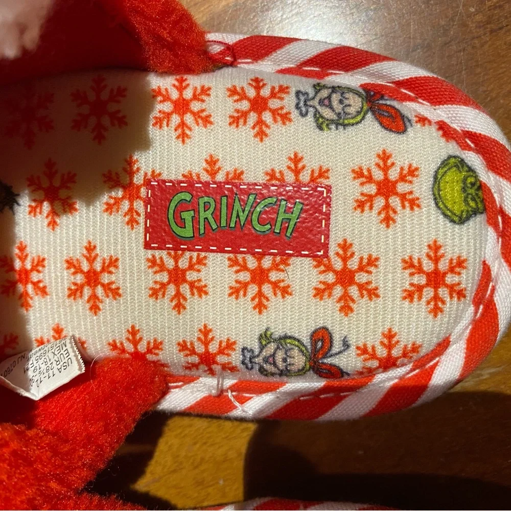 Red Grinch and Cindy Lou Who‎ Slippers youth size 11-12